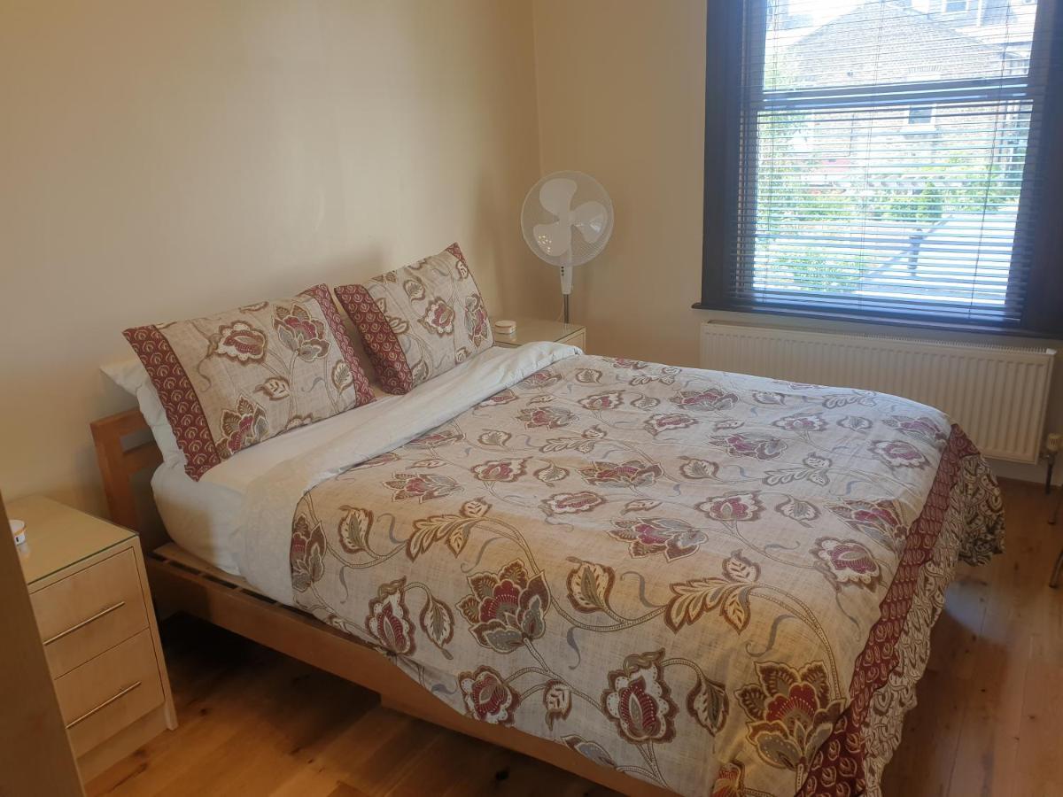 London Luxury 2 Bedroom Flat 5Min Walk From Overground, With Free Wifi, Free Parking-Sleeps X6 Ilford Eksteriør bilde