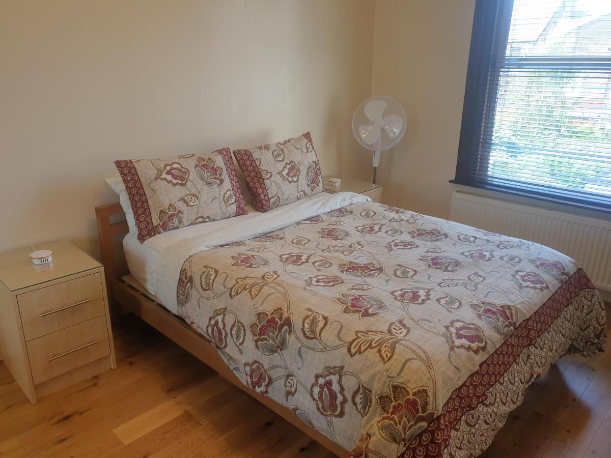 London Luxury 2 Bedroom Flat 5Min Walk From Overground, With Free Wifi, Free Parking-Sleeps X6 Ilford Eksteriør bilde