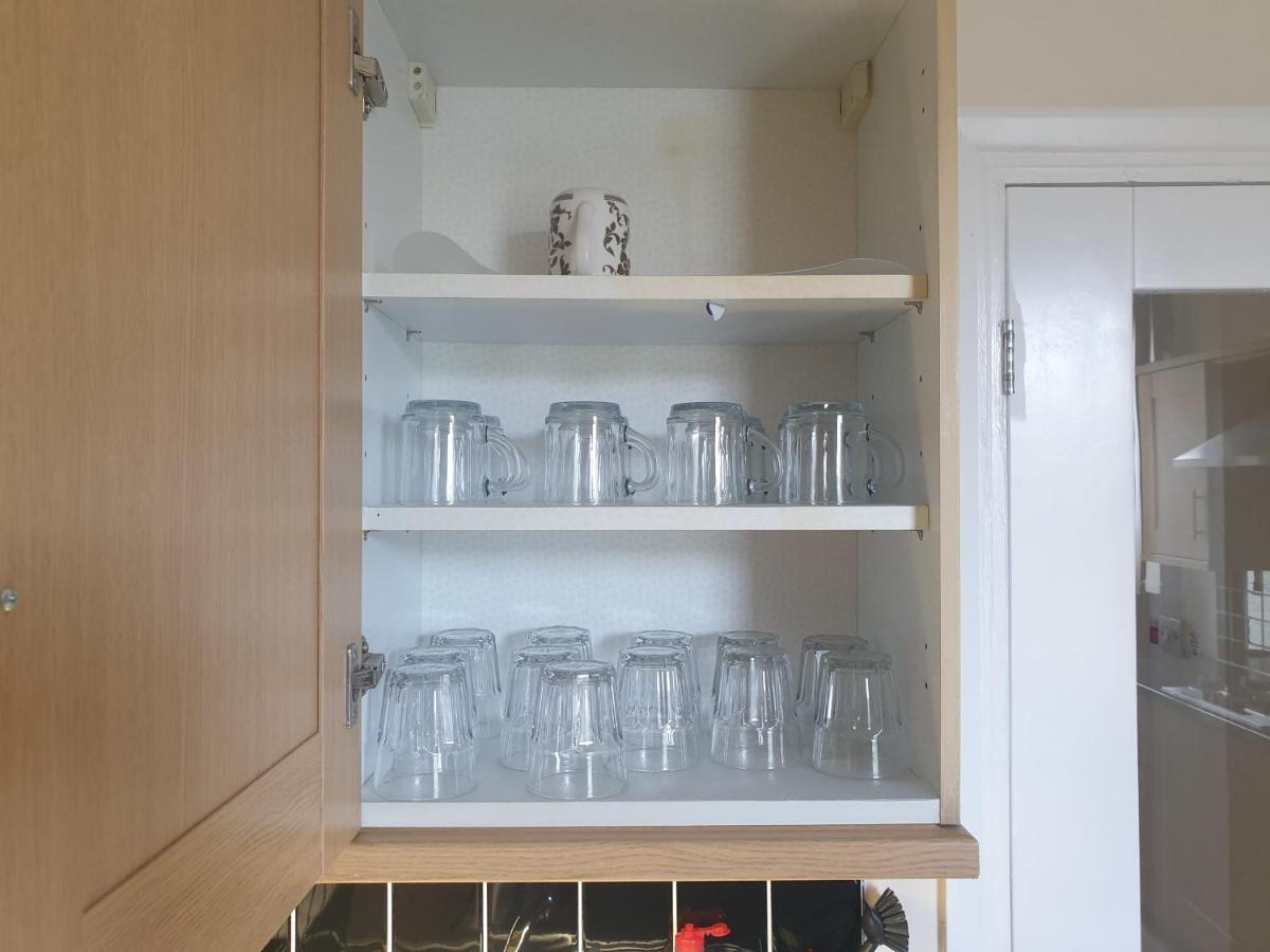 London Luxury 2 Bedroom Flat 5Min Walk From Overground, With Free Wifi, Free Parking-Sleeps X6 Ilford Eksteriør bilde