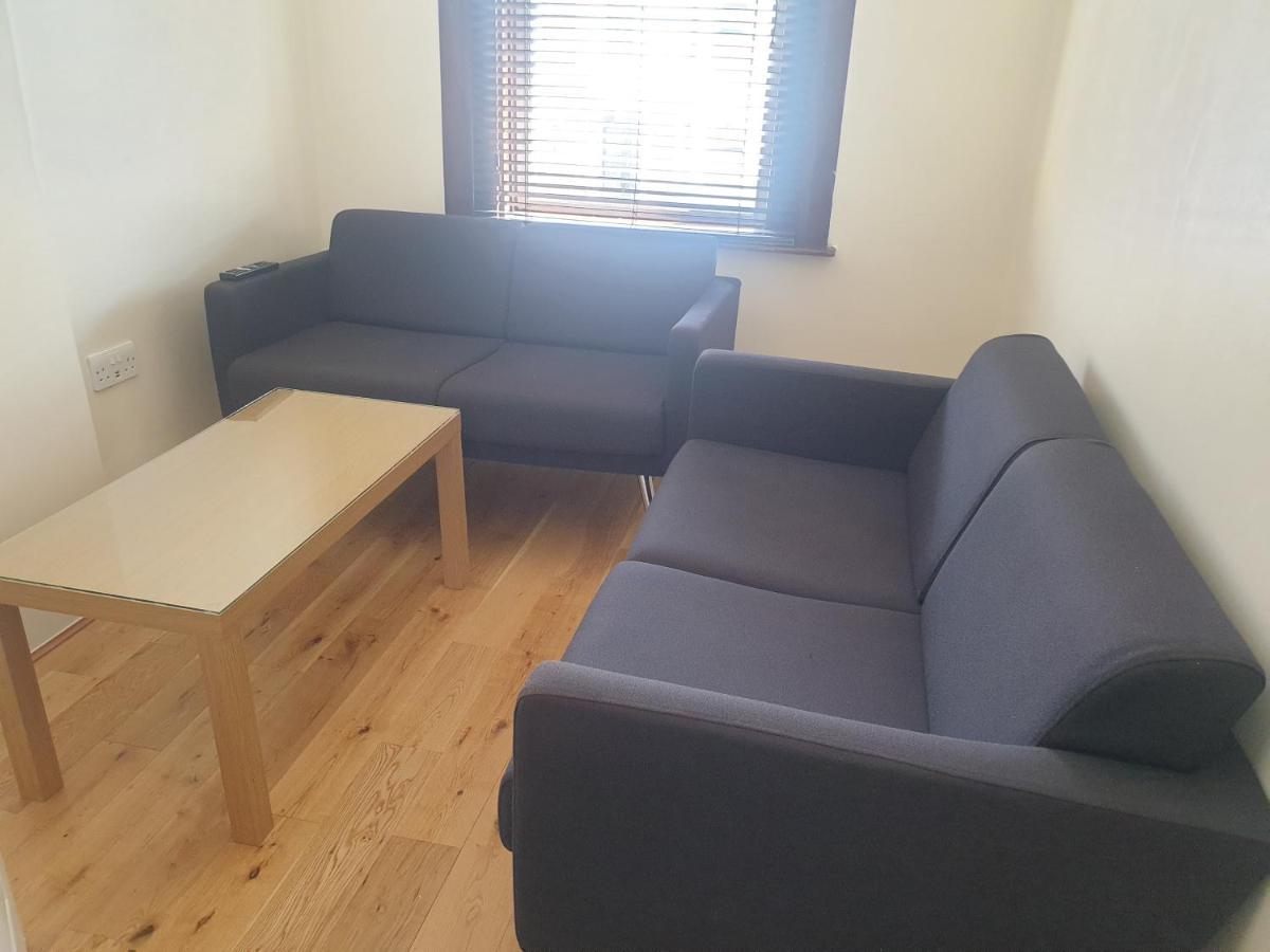 London Luxury 2 Bedroom Flat 5Min Walk From Overground, With Free Wifi, Free Parking-Sleeps X6 Ilford Eksteriør bilde