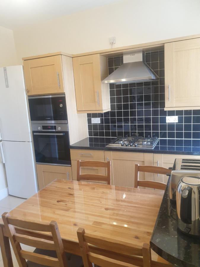 London Luxury 2 Bedroom Flat 5Min Walk From Overground, With Free Wifi, Free Parking-Sleeps X6 Ilford Eksteriør bilde