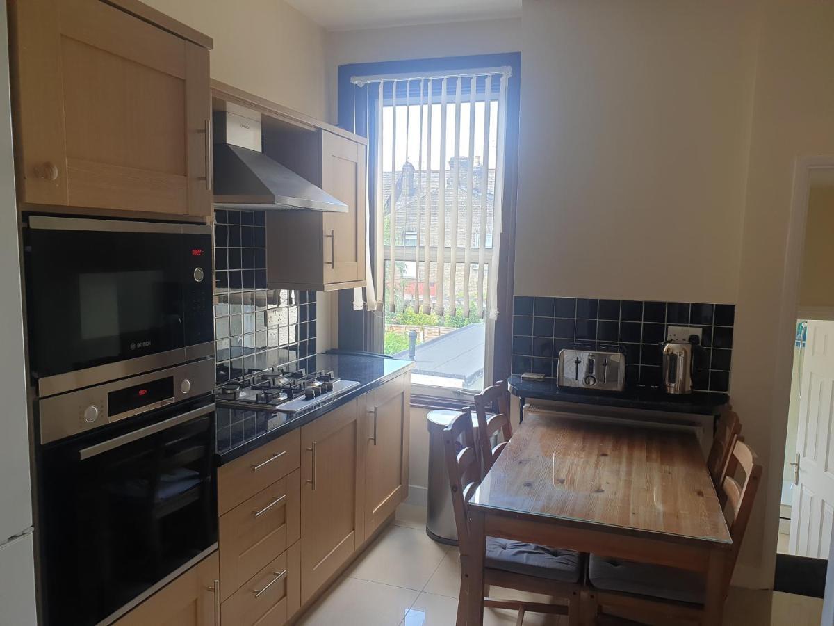 London Luxury 2 Bedroom Flat 5Min Walk From Overground, With Free Wifi, Free Parking-Sleeps X6 Ilford Eksteriør bilde