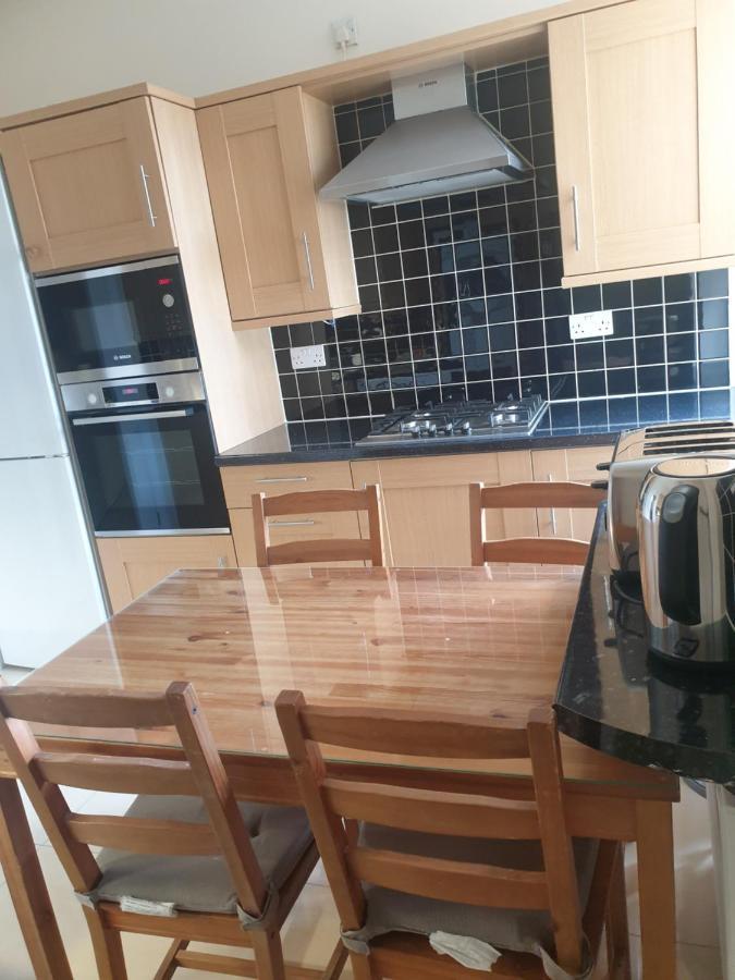 London Luxury 2 Bedroom Flat 5Min Walk From Overground, With Free Wifi, Free Parking-Sleeps X6 Ilford Eksteriør bilde