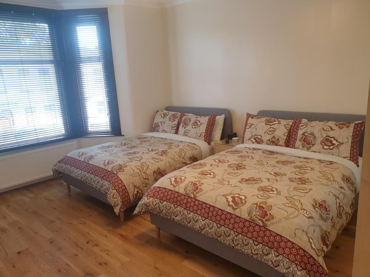 London Luxury 2 Bedroom Flat 5Min Walk From Overground, With Free Wifi, Free Parking-Sleeps X6 Ilford Eksteriør bilde